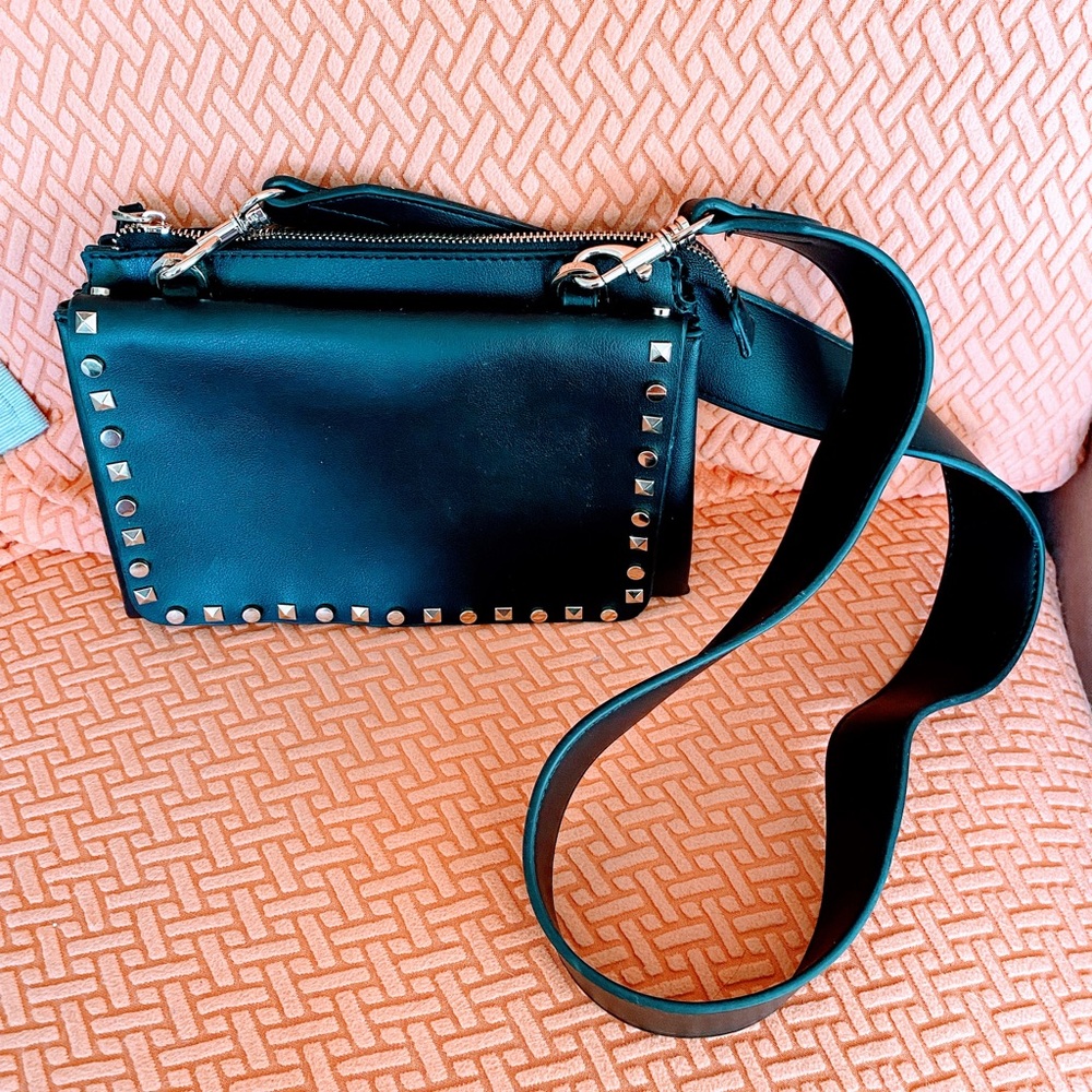 Mark and Hall ladies Black crossbody bag in excellent condition.